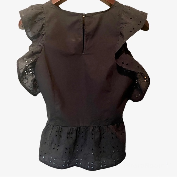 Who What Wear - sleeveless top with eyelet Size Medium. - Picture 3 of 9